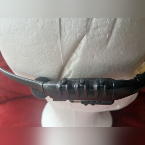 *BRAND NEW BLUETOOTH SUNGLASSES - Picture 4 of 8